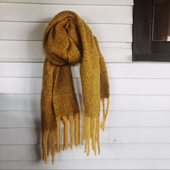 Mustard yellow ULTRA SOFT chunky scarf/shawl - Picture 4 of 5